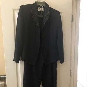 Pants Suit with liner✂✂✂to $45